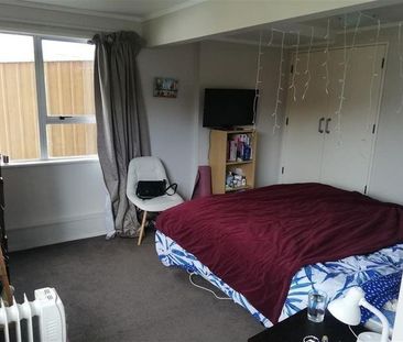 126B Broderick Road, Johnsonville - Photo 3