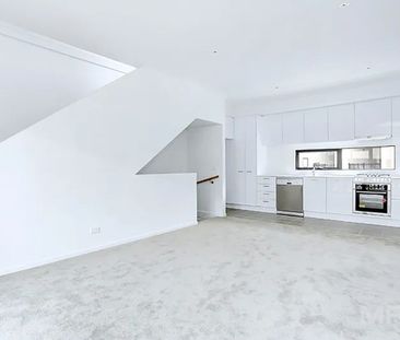 Designer townhouse in Maidstone - Photo 5