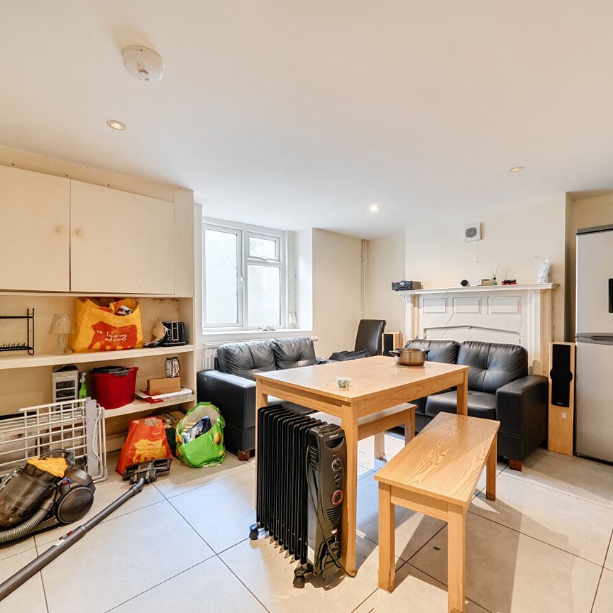 6 bedroom terraced house to rent - Photo 1