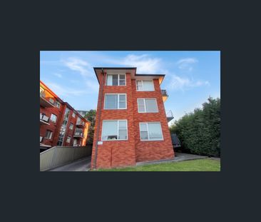 Fresh middle floor two bedroom apartment in the heart of Ryde - Photo 3