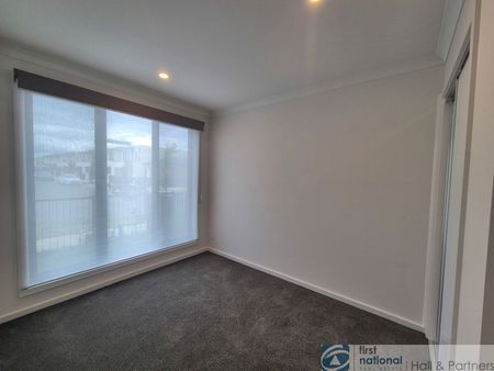 13 Cricklewood Circuit, Narre Warren - Photo 3