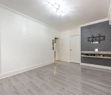 4 bedroom end of terrace house to rent - Photo 1