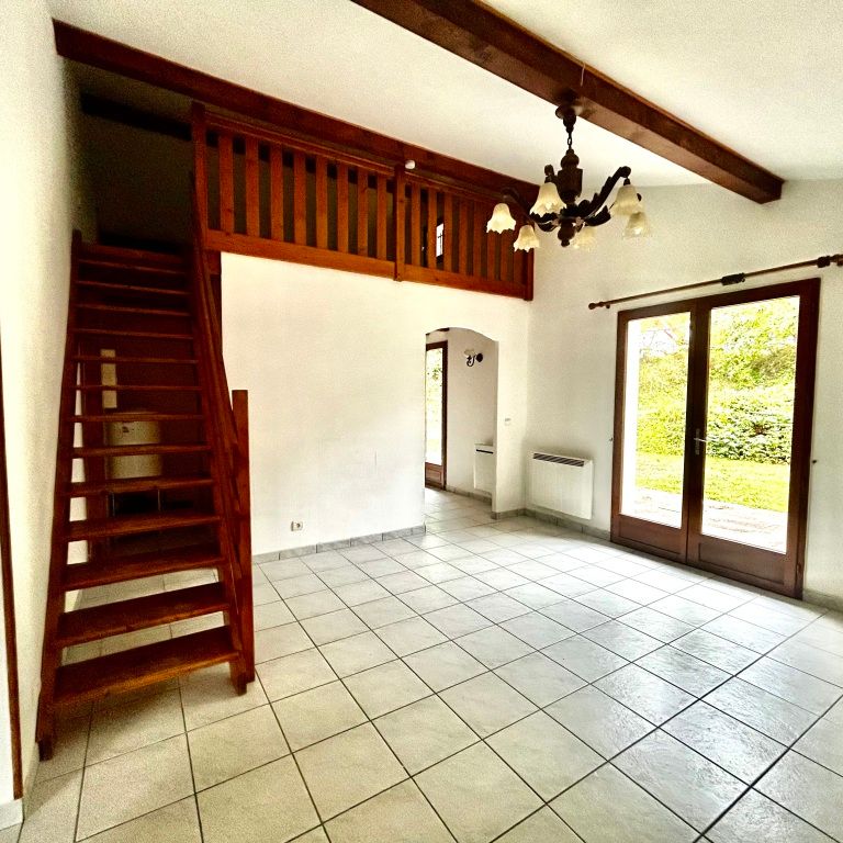 Location Appartement 4 pièces 63m² ST JEOIRE PRIEURE 73190 - Photo 1