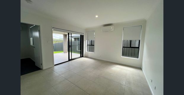 Modern 3-Bedroom Duplex in Family-Friendly Estate - Photo 1