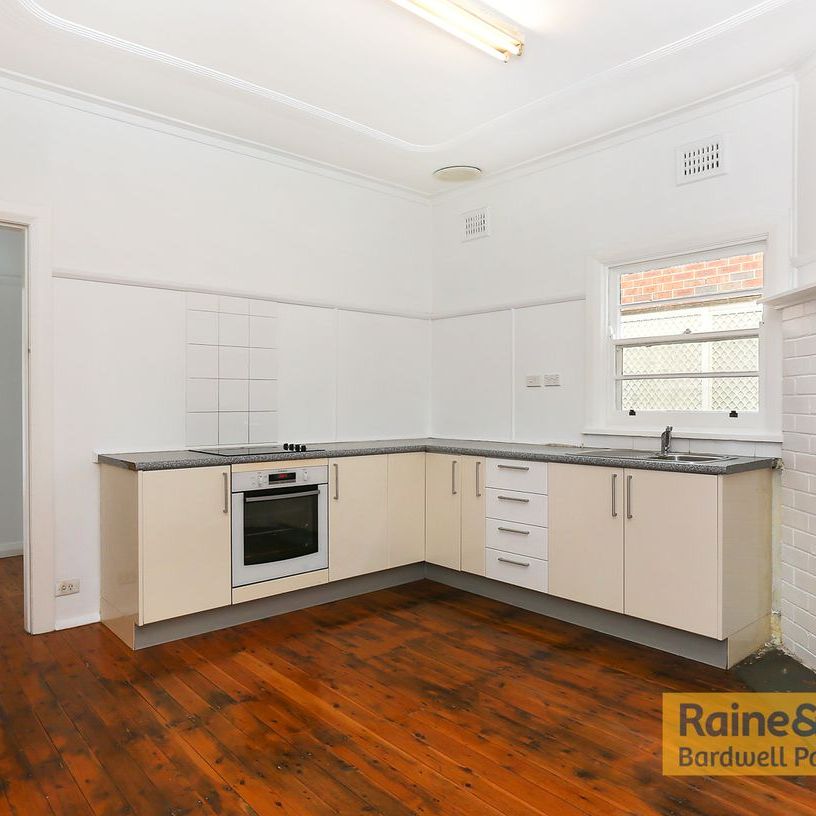 15 Loftus Street, Turrella, NSW 2205 - Photo 1