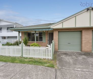 Excellent two bedroom duplex close to the Junction and beach - Photo 1