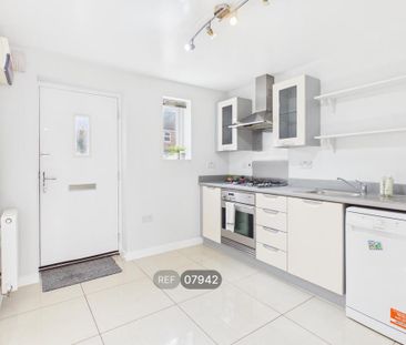 3 bedroom semi-detached house to rent - Photo 6