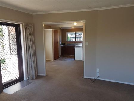 Tidy two bedroom townhouse - Photo 3