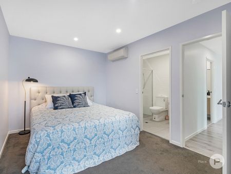 Massive Two Bedroom Apartment Close to Everything! - Photo 4