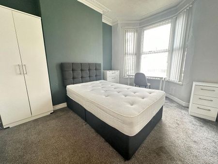 4 bedroom terraced house to rent - Photo 4