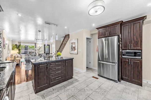 606 Coxwell Avenue apartment — Toronto, ON (3-Bedroom) - 3 Bedroom - Photo 1
