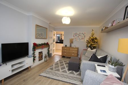 3 Bedroom Semi-Detached House, Chester - Photo 3