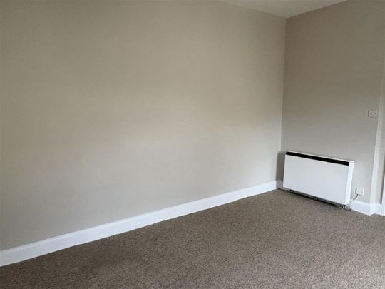 Long Street, Dursley - Photo 1