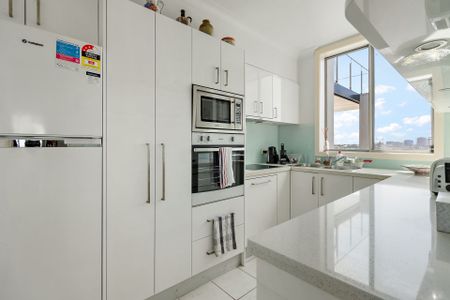 Fully Furnished Beachside Apartment - Photo 5