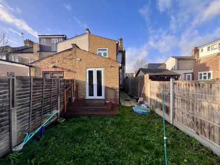 3 bedroom terraced house to rent - Photo 4
