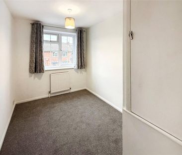 3 bedroom end of terrace house to rent - Photo 4