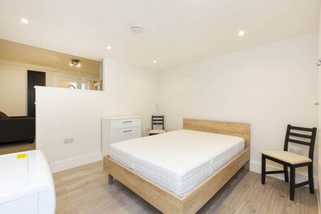 Studio to rent - Photo 3