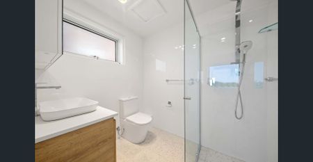 Stylishly Renovated, Light-Filled Residence with Captivating Ocean & District Views - Photo 4