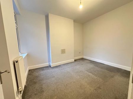 4 bedroom terraced house to rent - Photo 3