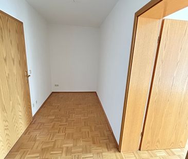 ***Geräumige Wohnung in zentraler Lage in Chemnitz-Schönau*** - Foto 1