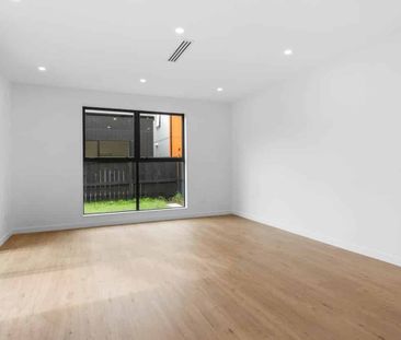 Modern 4Bed, 2Bath House in Karaka - Photo 2