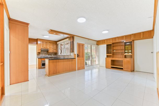 24 Olinda Street, Glen Waverley - Photo 1