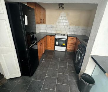 4 bedroom terraced house to rent - Photo 3