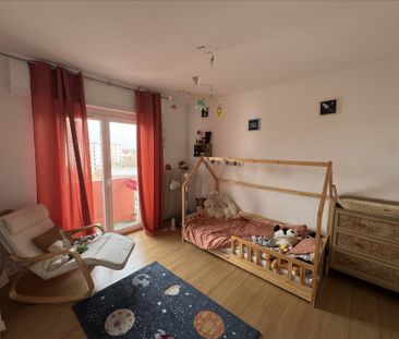 Location Appartement 5 pièces 107m² - Photo 3