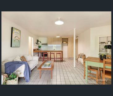 Spacious Noosa Hill Home with Views (Gardening included in rent) - Photo 5