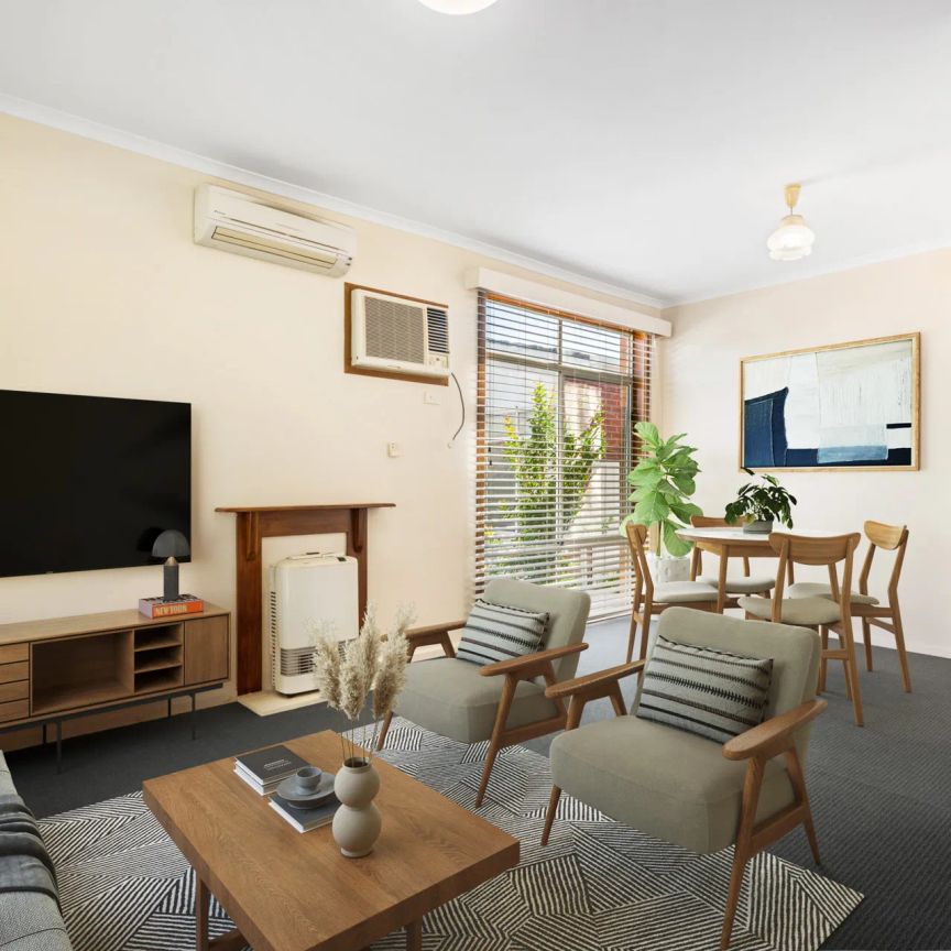 Loads of Natural Light - Photo 1