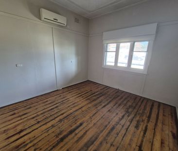 Convenient Located 2 Bedroom Home with Extra Large Backyard!!! - Photo 3