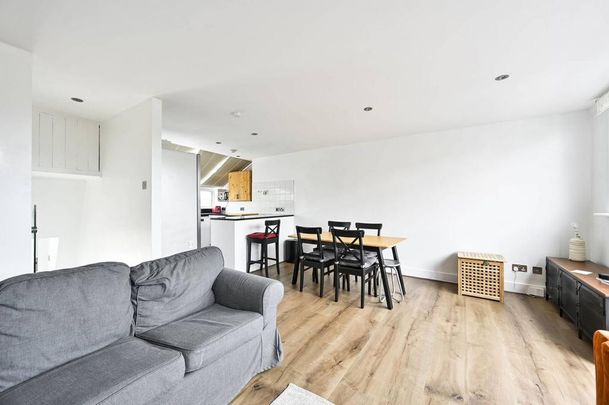 3 bedroom flat to rent - Photo 1