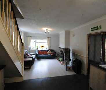 Student house on Langside Avenue - Photo 2