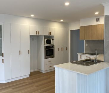 Renovated Home in the Heart of Tauranga! - Photo 2