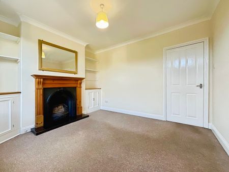 3 bedroom Mid Terraced House to let - Photo 2