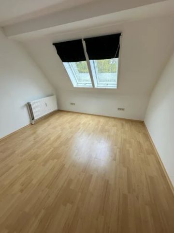 Charmante 2-Zimmer-Wohnung mit Balkon, Einbauküche und Garage im 2. OG! - Foto 2