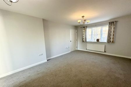 3 bedroom semi-detached house to rent - Photo 2