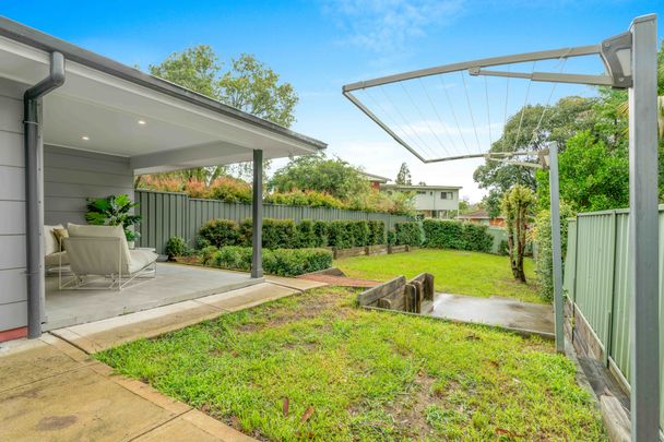 Contemporary Elegance: Bright, Stylish, and Convenient Living. - Photo 1