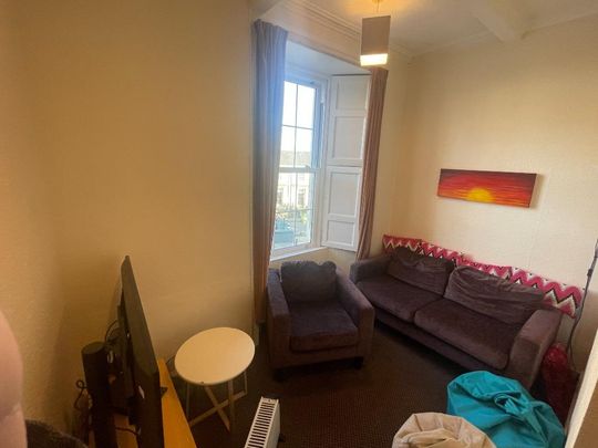 5 bedroom flat to rent - Photo 1