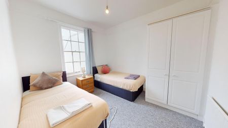 5 bedroom terraced house to rent - Photo 4