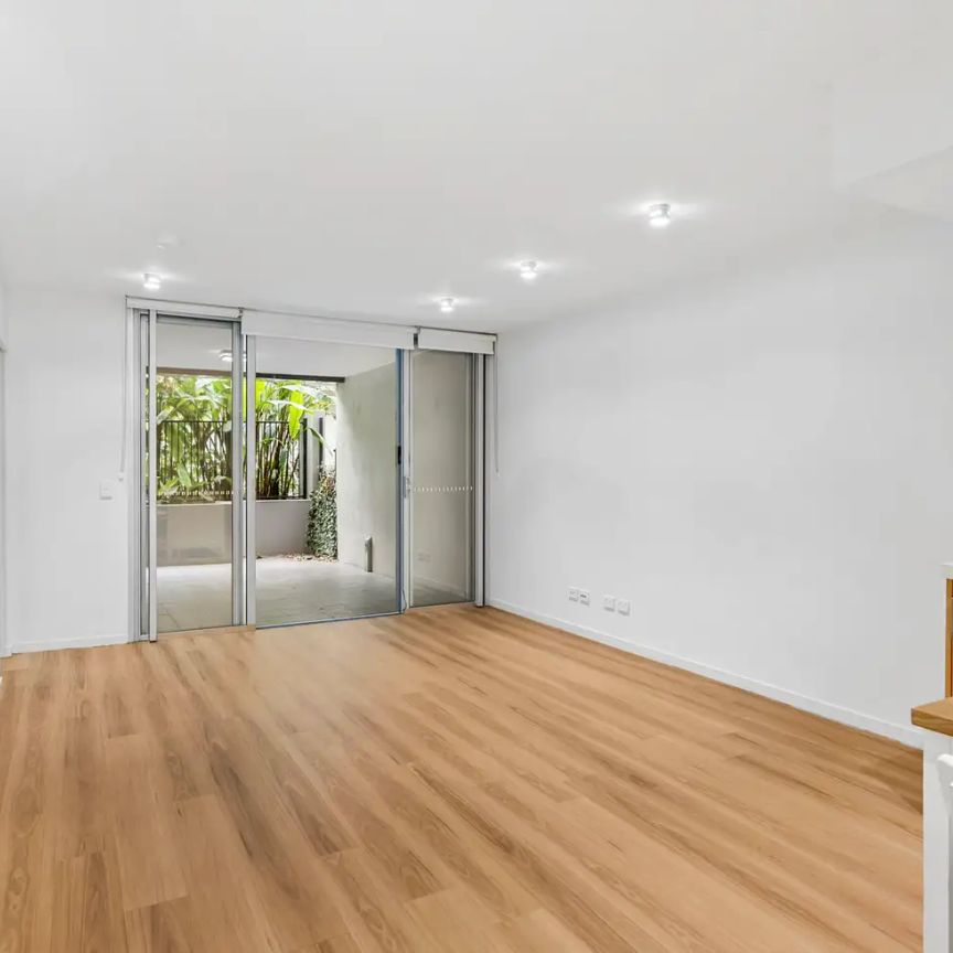 “Ground Floor Luxury!” - Photo 1