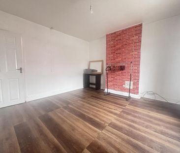 3 bedroom end of terrace house to rent - Photo 3