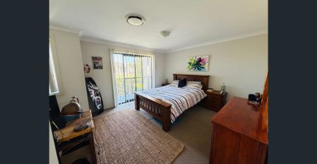 SPACIOUS THREE BEDRROOM HOME WITH LOADS OF EXTRAS - Photo 3
