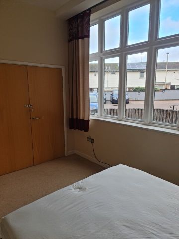 2 Bed Flat, Living, LE4 - Photo 4