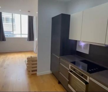 1 Bed Flat, Great West Road, TW8 - Photo 3