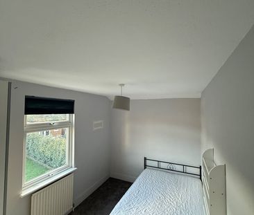 Room in a Shared House, Godson Road, CR0 - Photo 2