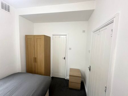 Glebe Avenue (Room 1), Kirkstall, Leeds - Photo 3