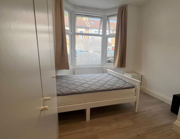 Room in a Shared House, Chapman Terrace, N22 - Photo 1