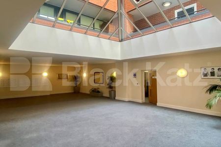 2 Bedroom, 2 bath, 1 reception Apartment - Photo 5