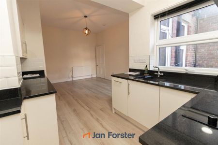 2 bedroom ground floor flat to rent - Photo 5